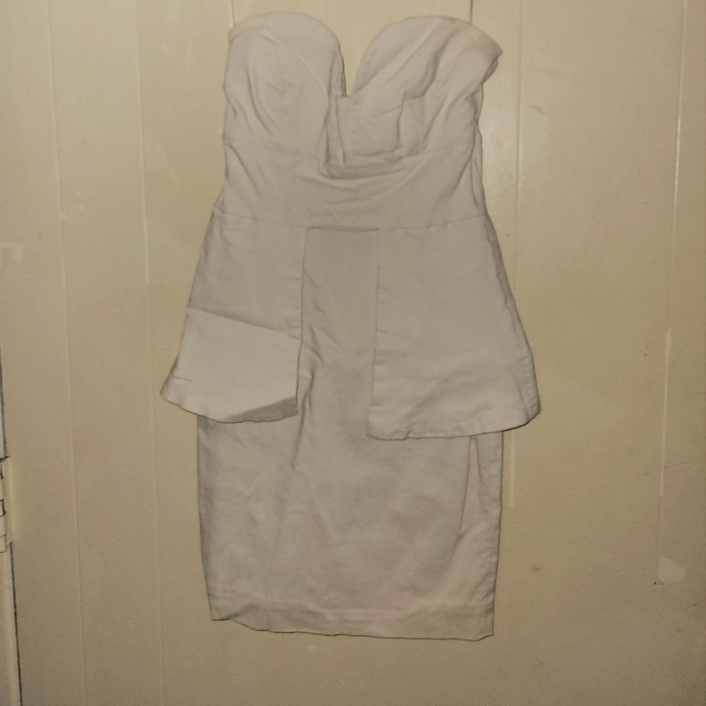 Small cream strapless dress